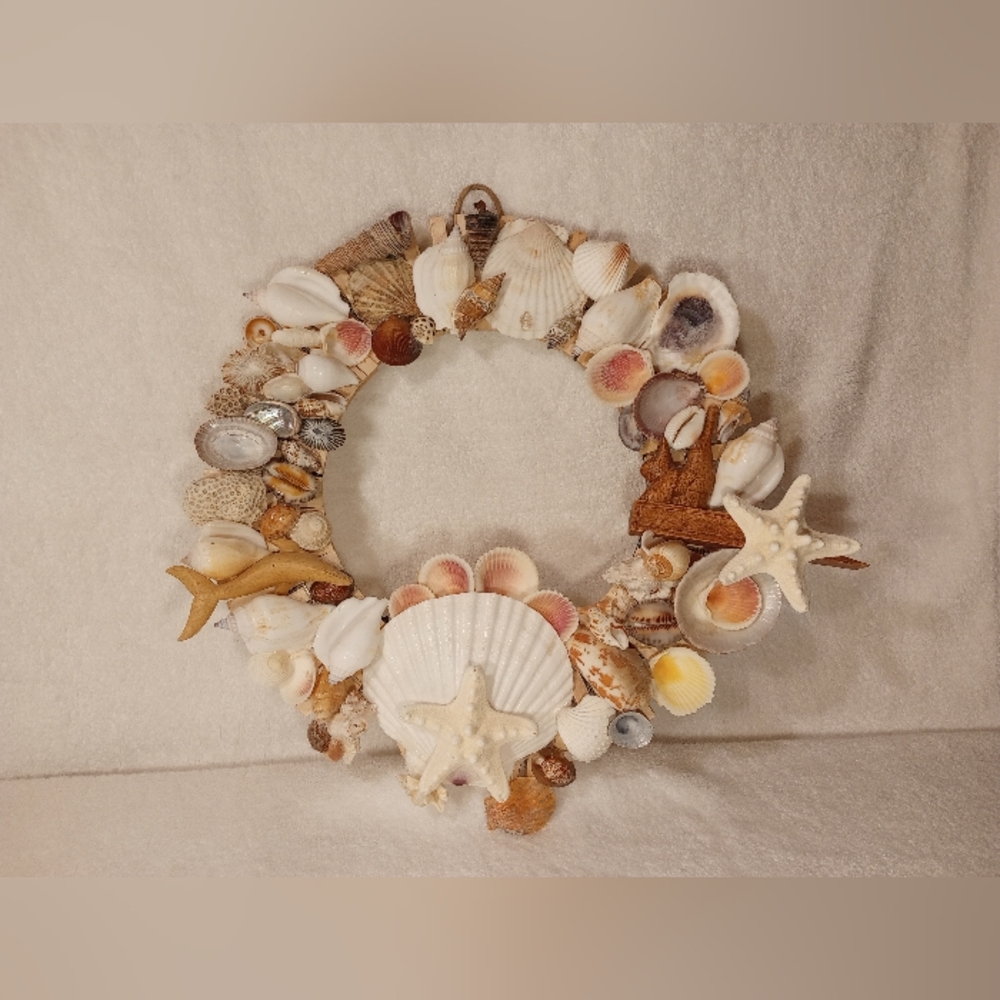 Erica's Sea Shell & Hand Carved Animal Wreath